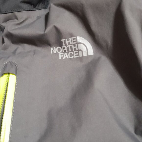 Boys youth The North Face winter jacket - Picture 2 of 6